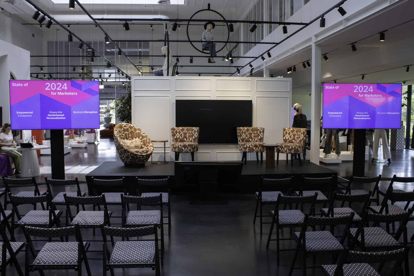 LED tv obrazovka je vhodná na všetky druhy podujatí. LED TV má priemer 215 cm uhlopriećky čo postačuje na všetky druhy kongresov a prezentácií pre váš event.